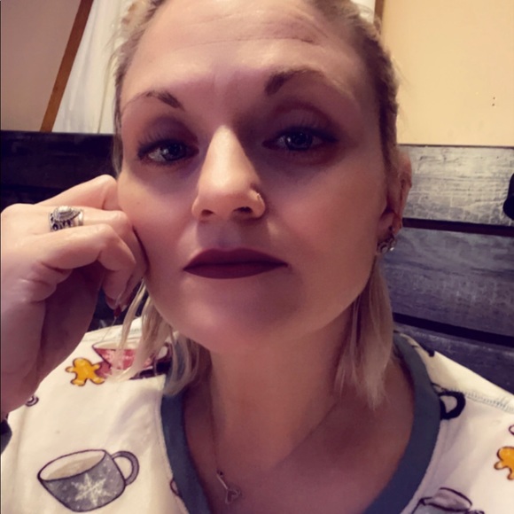 I’m a wife and mom of 3. I love tattoos, roses, and coffee :-) - Picture 4 of 4